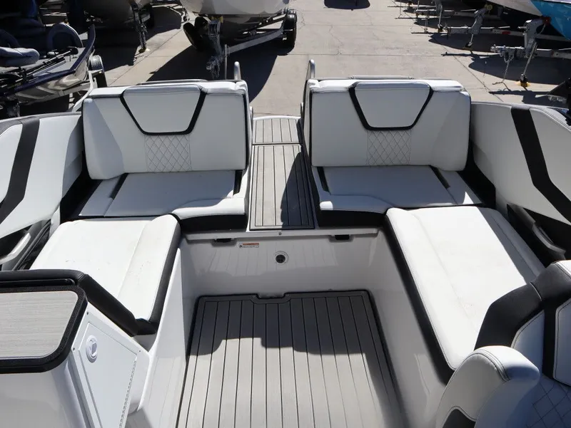 Slide: The Image of Yamaha 252SE 2026 - 19