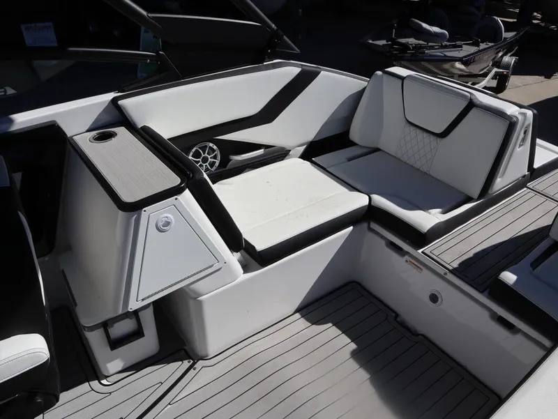 Slide: The Image of Yamaha 252SE 2026 - 20