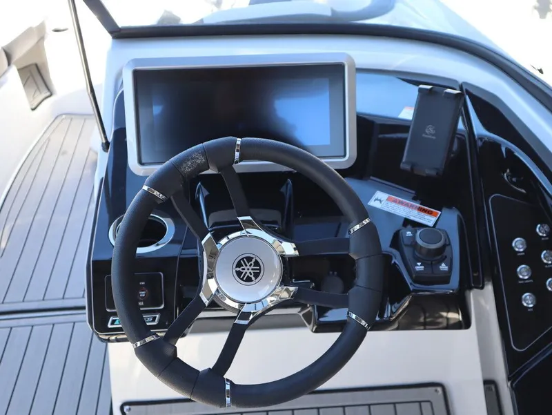 Slide: The Image of Yamaha 252SE 2026 - 22