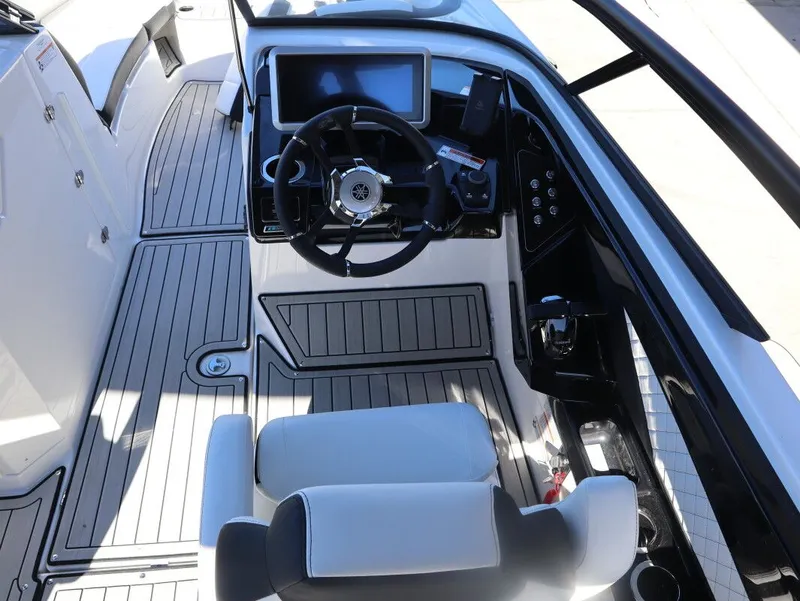 Slide: The Image of Yamaha 252SE 2026 - 23