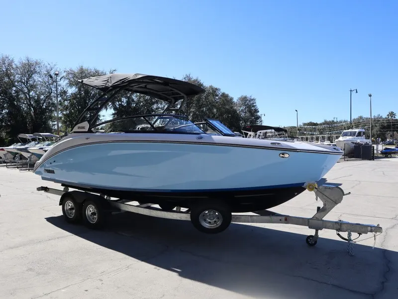 Slide: The Image of Yamaha 252SE 2026 - 4