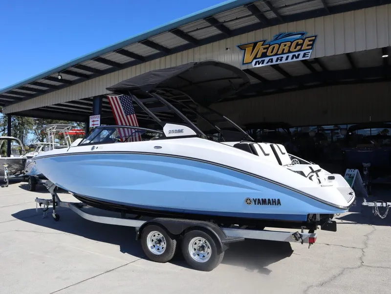 Slide: The Image of Yamaha 252SE 2026 - 6