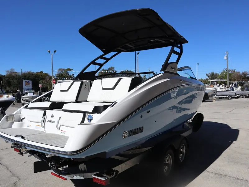 Slide: The Image of Yamaha 252SE 2026 - 8