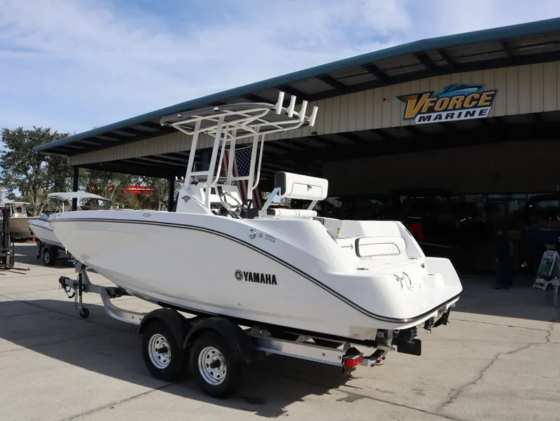 Slide: The Image of Yamaha 220 FSH Sport 2026 - 6