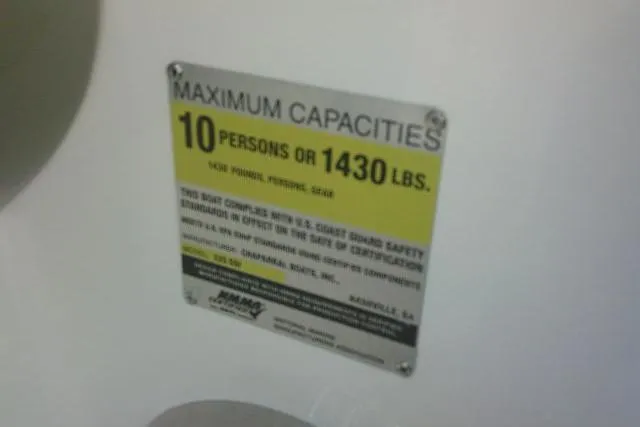 Slide: The Image of 2016 Chaparral 225 SSi capacity plate: maximum 10 persons or 1430 lbs. - 44