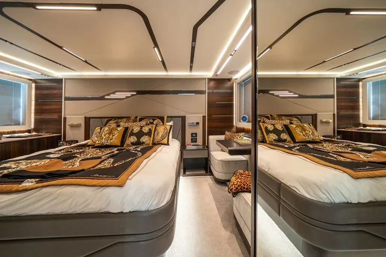 Slide: The Image of 2022 Sunseeker Predator 65 - Image 34 - 34