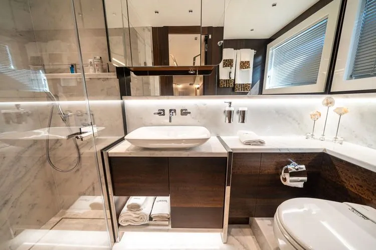 Slide: The Image of 2022 Sunseeker Predator 65 - Image 40 - 40