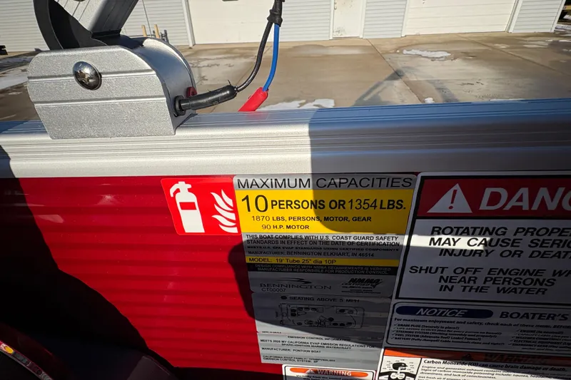 Slide: The Image of 2026 Bennington 20 SL boat capacity label, showing maximum 10 persons or 1354 lbs. - 23