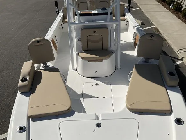 Slide: The Image of Sea Pro 230 DLX 2026 - 10