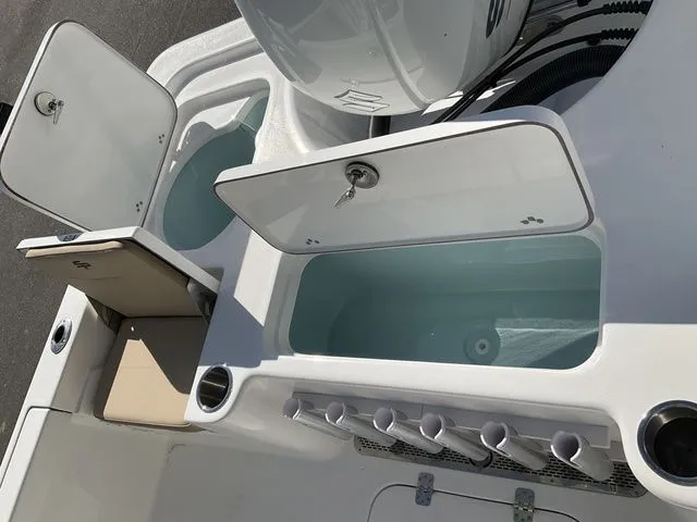 Slide: The Image of Sea Pro 230 DLX 2026 - 14