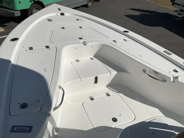 Slide: The Image of Sea Pro 230 DLX 2026 - 21