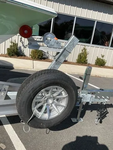 Slide: The Image of Sea Pro 230 DLX 2026 - 23