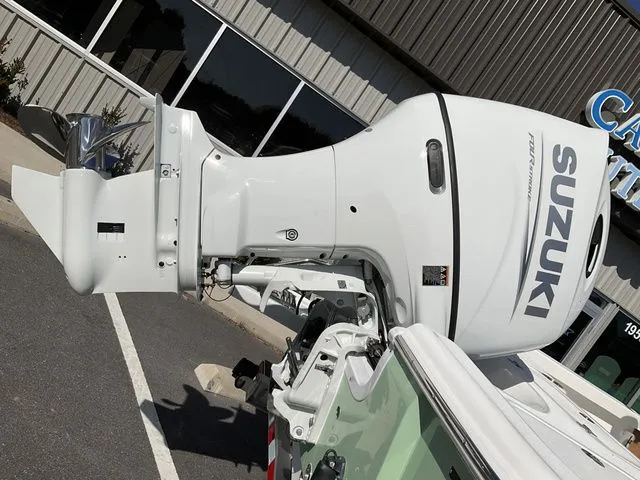 Slide: The Image of Sea Pro 230 DLX 2026 - 25