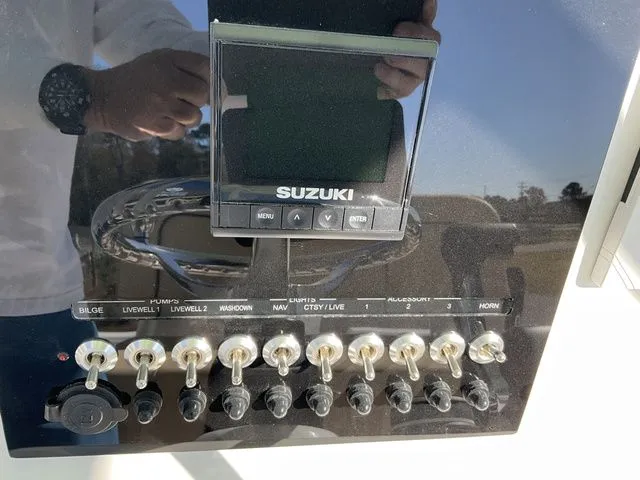 Slide: The Image of Sea Pro 230 DLX 2026 - 4