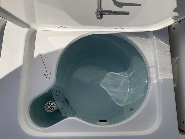 Slide: The Image of Sea Pro 230 DLX 2026 - 5