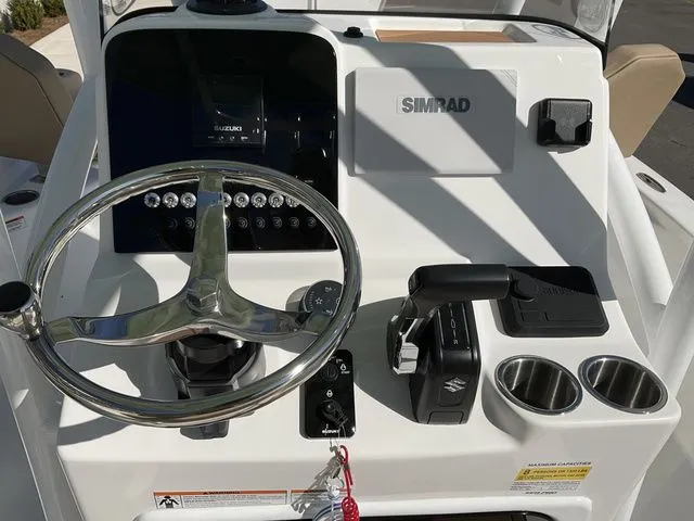 Slide: The Image of Sea Pro 230 DLX 2026 - 6