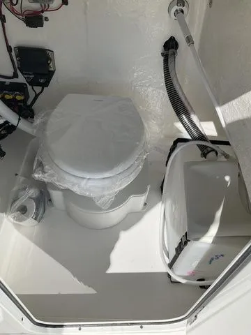 Slide: The Image of Sea Pro 250 DLX 2026 - 17