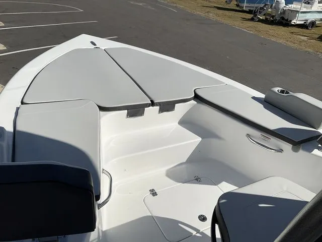 Slide: The Image of Sea Pro 250 Bay Boat 2026 - 22