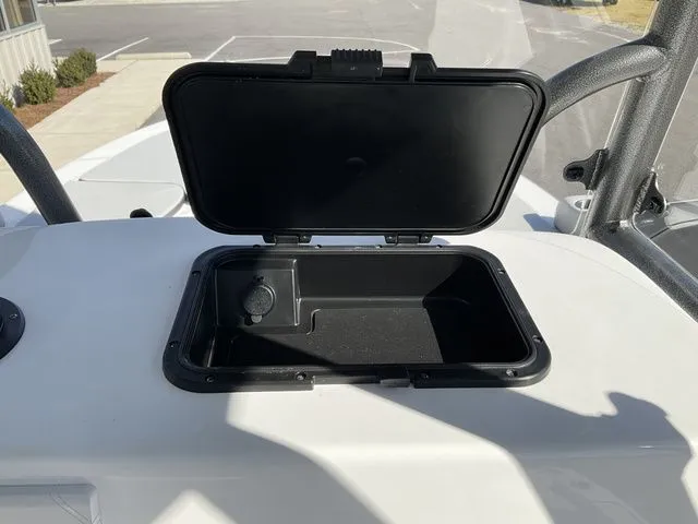 Slide: The Image of Sea Pro 250 Bay Boat 2026 - 27