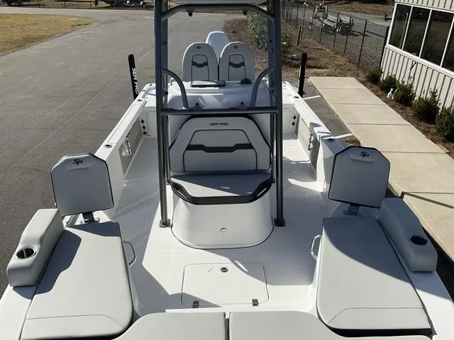 Slide: The Image of Sea Pro 250 Bay Boat 2026 - 6