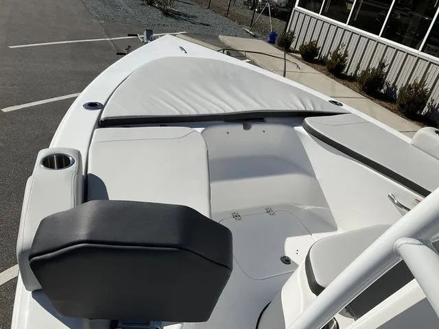 Slide: The Image of Sea Pro 210 Bay Boat 2026 - 13