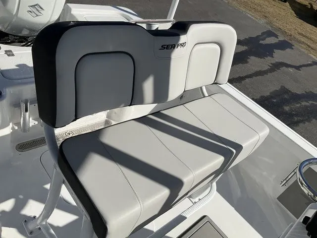 Slide: The Image of Sea Pro 210 Bay Boat 2026 - 15