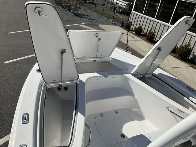 Slide: The Image of Sea Pro 210 Bay Boat 2026 - 20