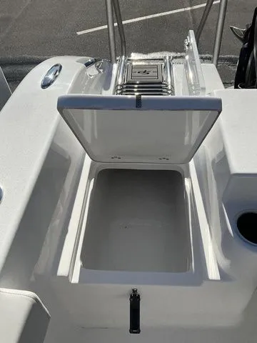 Slide: The Image of Sea Pro 242 Sport 2026 - 20