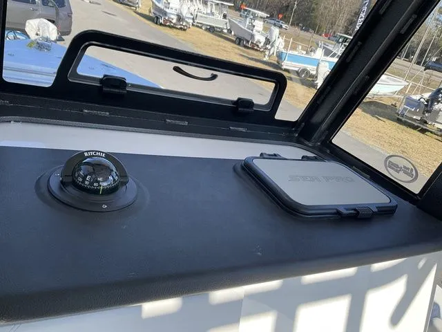 Slide: The Image of Sea Pro 242 Sport 2026 - 25