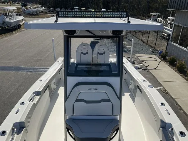 Slide: The Image of Sea Pro 242 Sport 2026 - 27