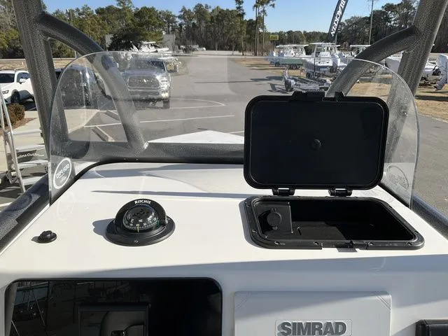 Slide: The Image of Sea Pro 202 Center Console 2026 - 11