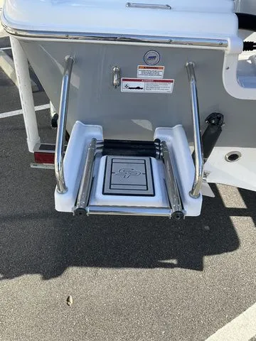 Slide: The Image of Sea Pro 202 Center Console 2026 - 18