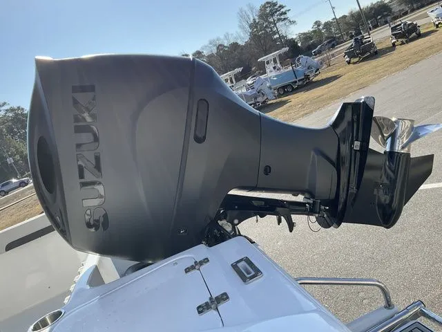 Slide: The Image of Sea Pro 202 Center Console 2026 - 4