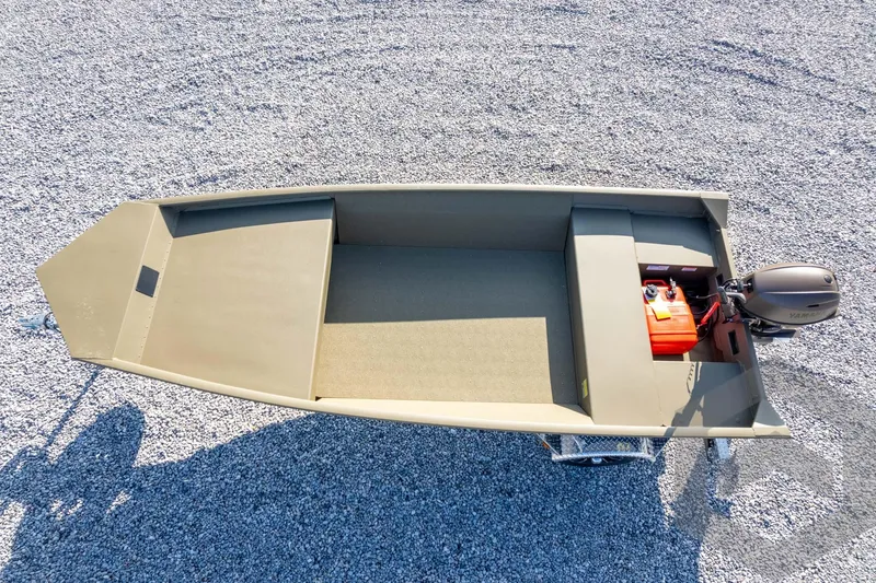 Slide: The Image of 2026 G3 Gator Tough 1548 VBW boat on gravel, top view. - 28