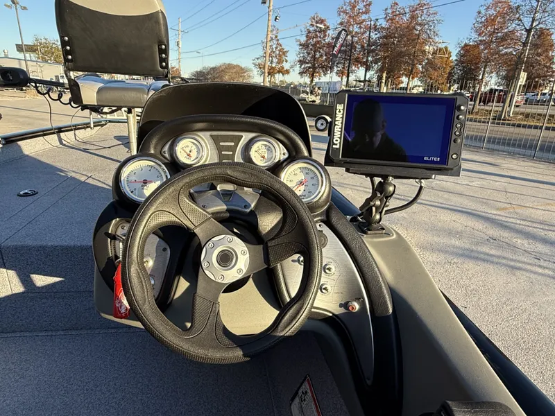 Slide: The Image of Dashboard of a 2016 Tracker Pro Team 175 TXW boat. - 5
