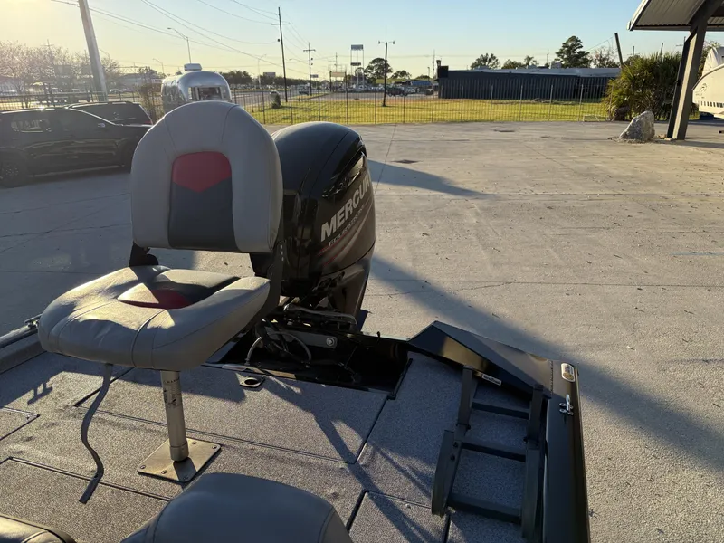 Slide: The Image of 2016 Tracker Pro Team 175 TXW boat with Mercury engine. - 9