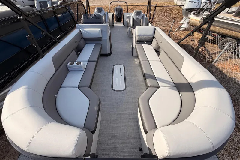 Slide: The Image of 2026 Veranda Vista Sport VS 25 RC pontoon boat with spacious seating and modern design. - 5