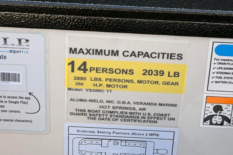 Slide: The Image of 2026 Veranda Vista Sport VS 25 RC capacity label: 14 persons, 2039 lbs, 250 HP motor. - 9