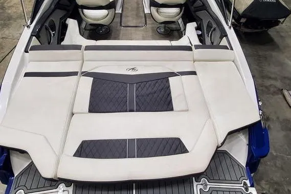 Slide: The Image of 2019 Monterey 218SS Super Sport boat interior with white and black seating. - 7