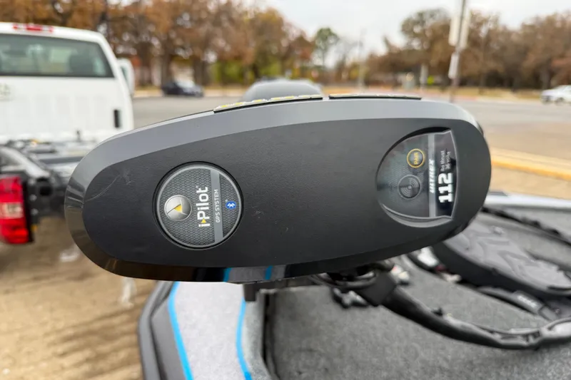 Slide: The Image of 2018 Blazer 625 Pro Elite with i-Pilot GPS system on display. - 23