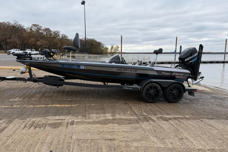 Slide: The Image of Hand holding diagnostic device displaying engine RPM history for Blazer 625 Pro Elite, 2018 model. - 4