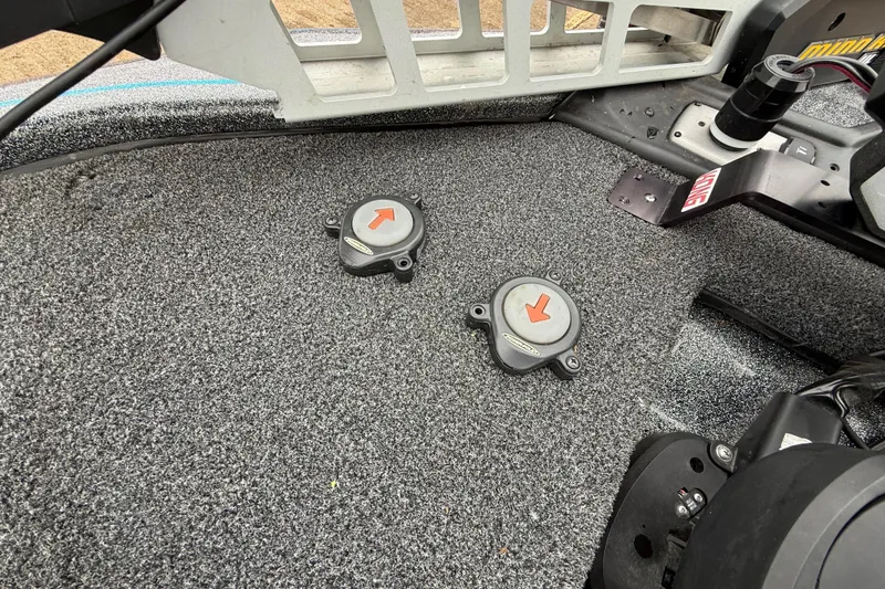 Slide: The Image of 2018 Blazer 625 Pro Elite boat with Humminbird electronics and comfortable seating. - 46