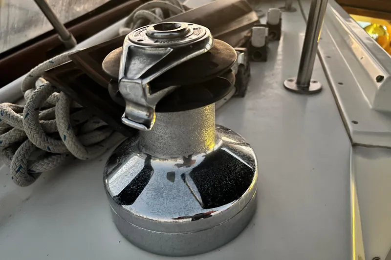 Slide: The Image of Winch on 1990 Hunter Legend 40 sailboat deck with coiled rope. - 25