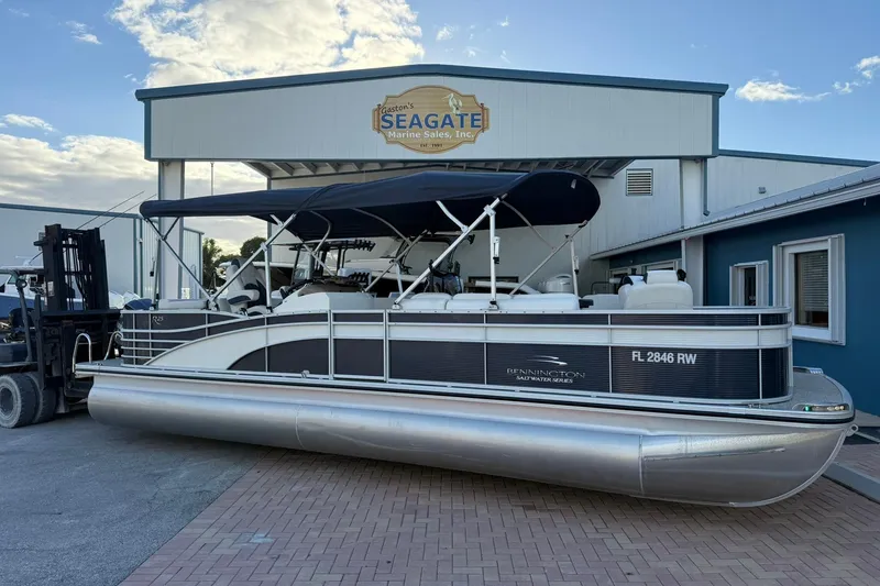 The Image of 2019 Bennington R 25 RL pontoon boat at Seagate Marine Sales. - 1
