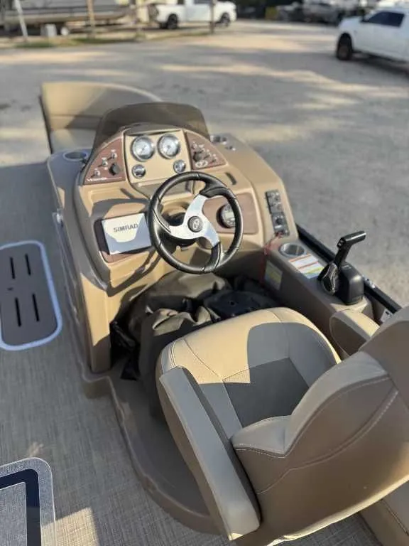 Slide: The Image of Veranda VF22F2TE 2018 - 10