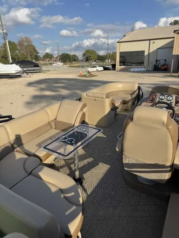 Slide: The Image of Veranda VF22F2TE 2018 - 13