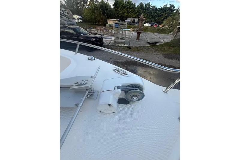 Slide: The Image of 2005 Pro-Line 24 Sport boat dashboard with Garmin navigation system. - 20