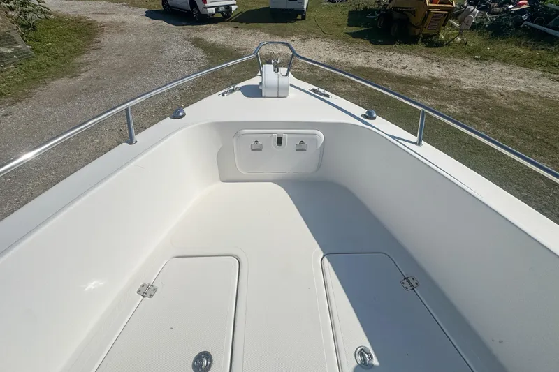 Slide: The Image of 2005 Pro-Line 24 Sport boat deck with storage compartments and railing. - 35