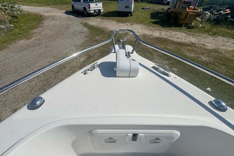 Slide: The Image of Bow view of 2005 Pro-Line 24 Sport boat with anchor and railings. - 37