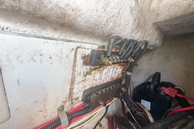 Slide: The Image of Electrical wiring and battery setup in a 2005 Pro-Line 24 Sport boat. - 67